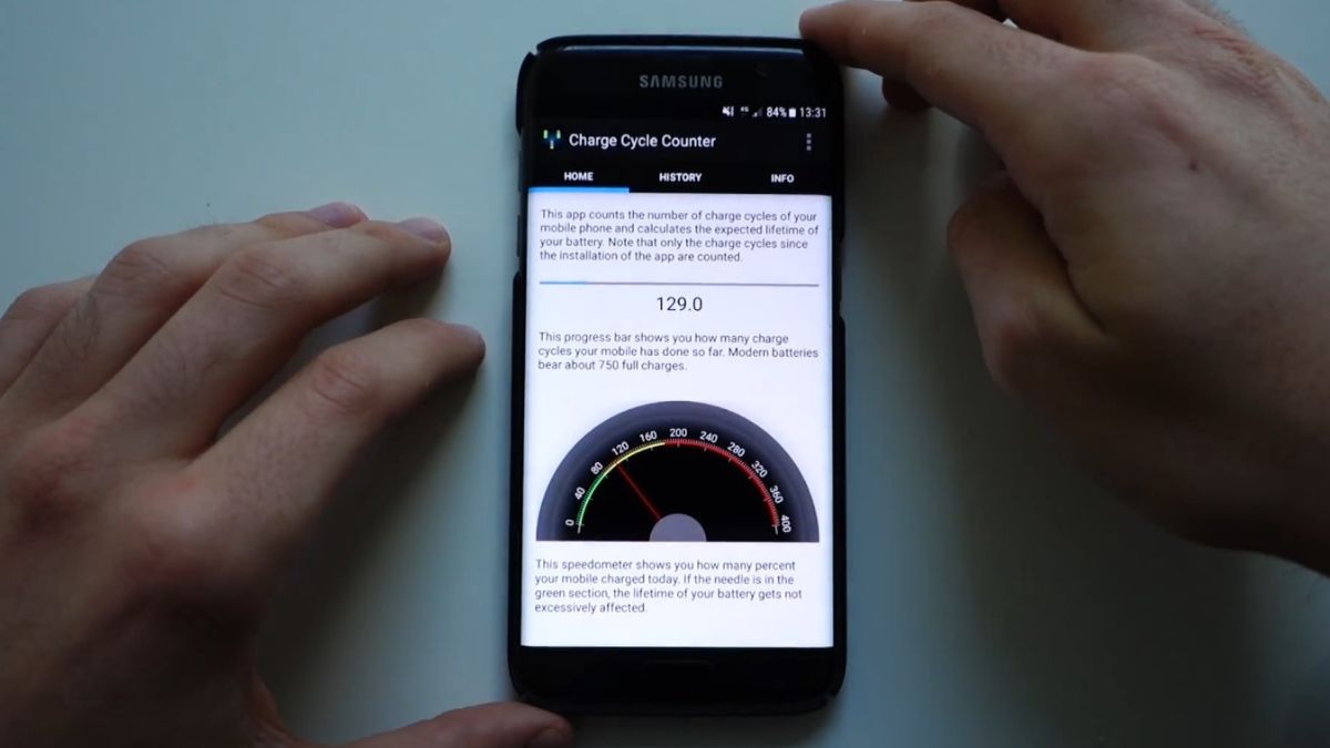 ¿Cómo verificar el número real de ciclos de batería sin aplicación en Android 14?